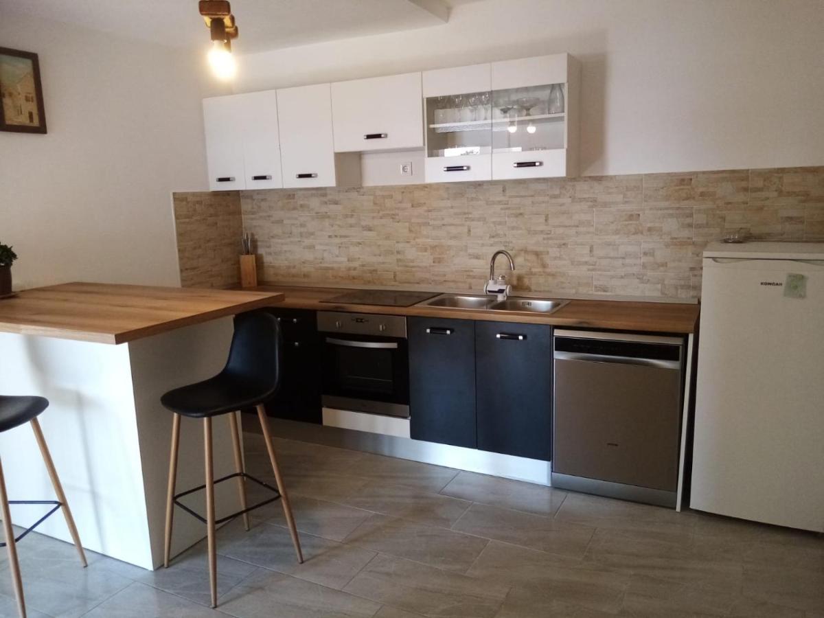 Apartman Laus Zavalatica Exterior photo